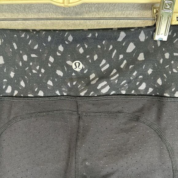Lululemon Womens 6 Black Gather and Crow Crop Leggings Split Hem Athletic Pants - Picture 3 of 8